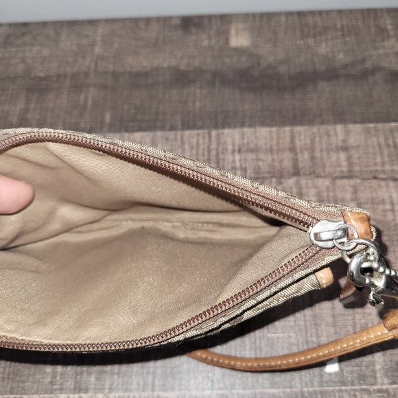 Coach wristlet - Picture 5 of 5